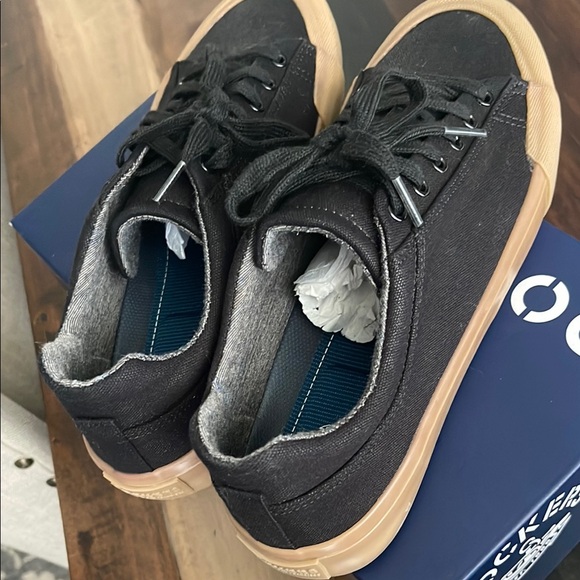 Dockers Men's Black and Tan Casual Shoes - Picture 3 of 9